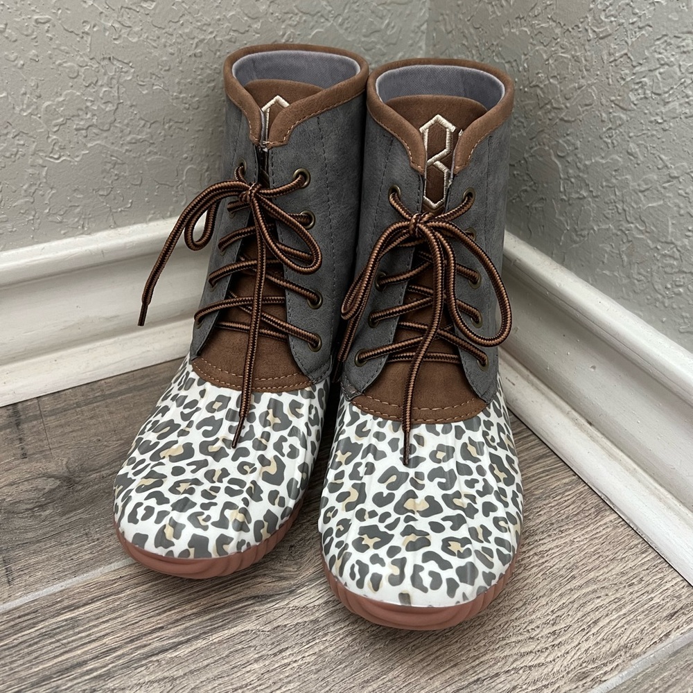 Rain boots/fall boots with BBB Monogram, never worn, perfect shape